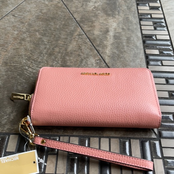 Michael Kors Large Flat MF Phone Case Leather Wallet in Sunset Rose - Picture 2 of 16